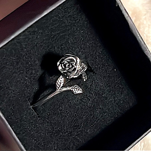 NWOT 🌹 STAMPED S925 STERLING SILVER ADJUSTABLE OPEN ROSE RING IN GIFT 🎁 BOX OS - Picture 2 of 11